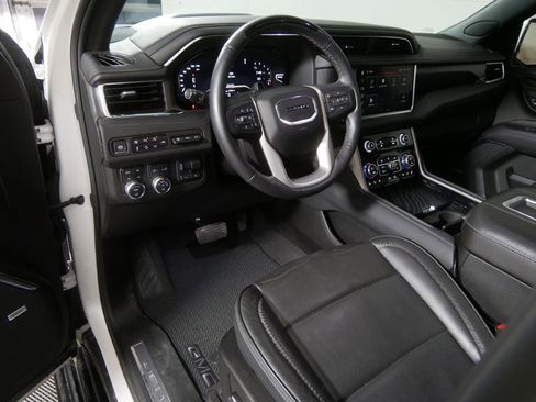 Used 2024 GMC Yukon XL Denali w/ Denali Reserve Package image 13