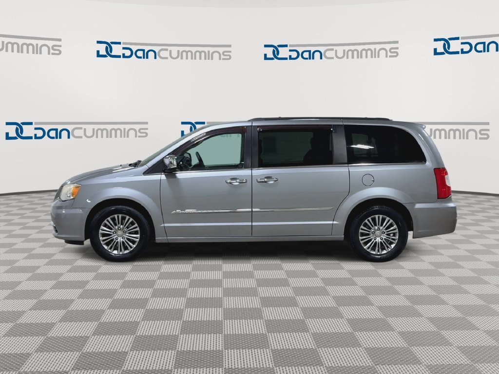 Used 2014 Chrysler Town & Country Touring-L w/ Driver Convenience Group FWD image 5