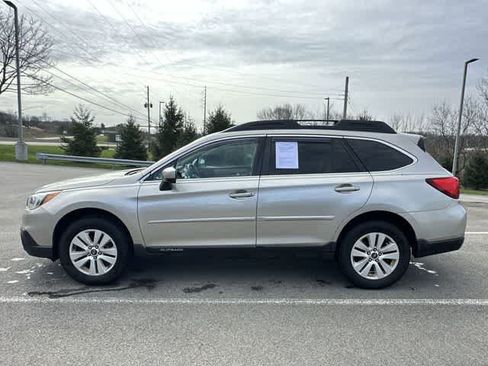 Used 2017 Subaru Outback 2.5i Premium image 2