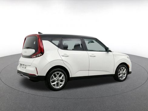 Used 2025 Kia Soul LX w/ LX Technology Package FWD image 11
