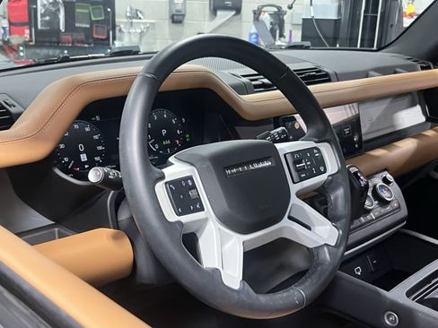 Used 2024 Land Rover Defender 110 X-Dynamic SE AWD/4WD image 29
