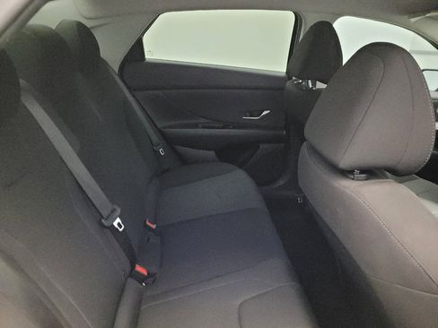 Used 2025 Hyundai Elantra SE FWD image 19