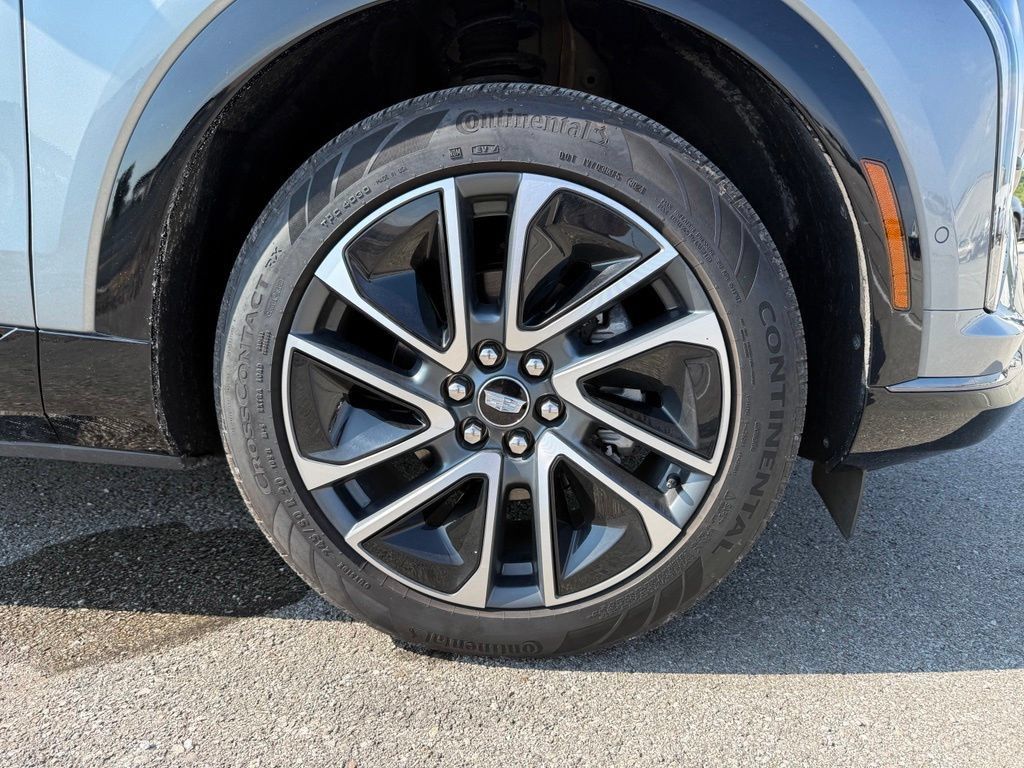 Used 2025 Cadillac Optiq Sport 2 w/ LPO, Floor Liner Package AWD/4WD image 18