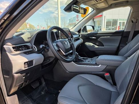 Used 2023 Toyota Highlander XLE AWD/4WD image 20