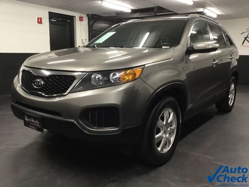 Used 2012 Kia Sorento LX w/ Third Row Pkg image 5