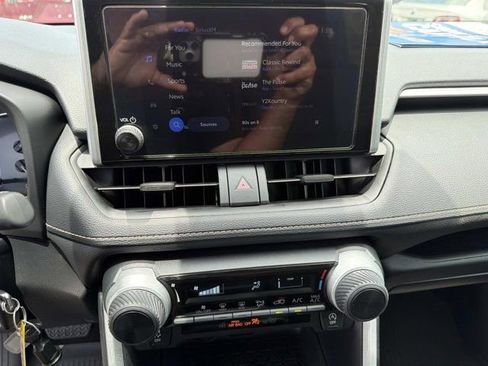 Used 2024 Toyota RAV4 LE FWD image 27