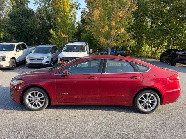 Used 2019 Ford Fusion SE FWD image 2