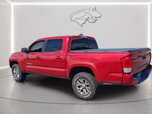 Used 2017 Toyota Tacoma SR5 w/ SR5 Appearance Package (SM) RWD image 3