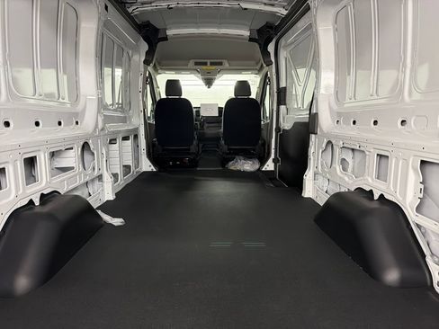 New 2026 Ford Transit 250 148 Medium Roof RWD image 30