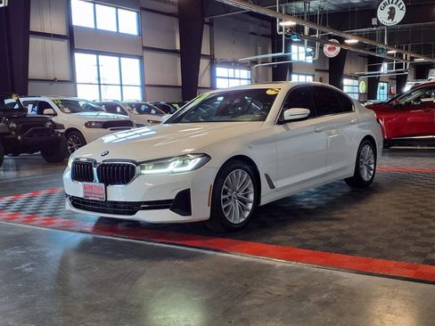 Used 2021 BMW 530i xDrive w/ Convenience Package AWD/4WD image 3