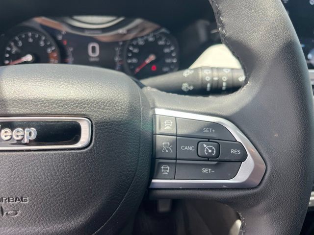 Used 2025 Jeep Compass Limited AWD/4WD image 19