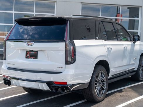 Used 2023 Cadillac Escalade V AWD/4WD image 12