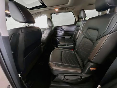 Used 2023 Nissan Pathfinder Platinum AWD/4WD image 25