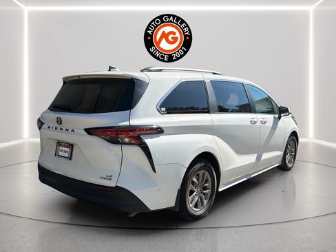 Used 2021 Toyota Sienna LE FWD image 7