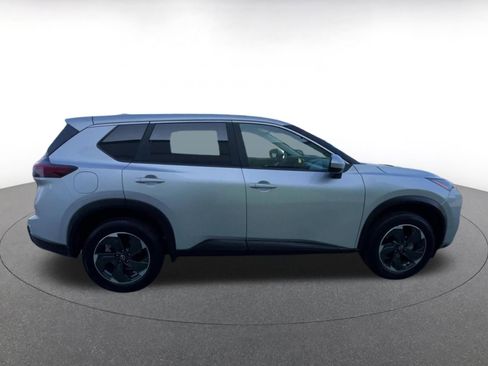 Used 2025 Nissan Rogue SV FWD image 16