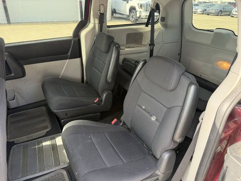 Used 2010 Dodge Grand Caravan Hero w/ Entertainment Group 1 FWD image 2