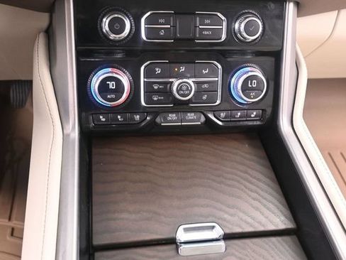 Used 2024 GMC Yukon XL Denali w/ Advanced Technology Package AWD/4WD image 13