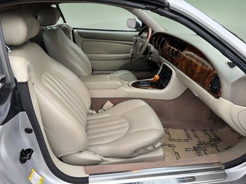 Used 2002 Jaguar XK8 Convertible image 16