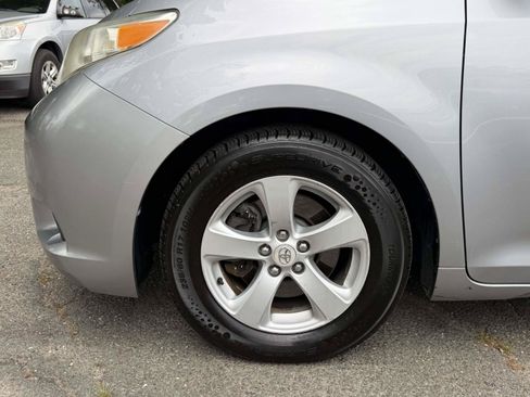 Used 2012 Toyota Sienna LE FWD image 7