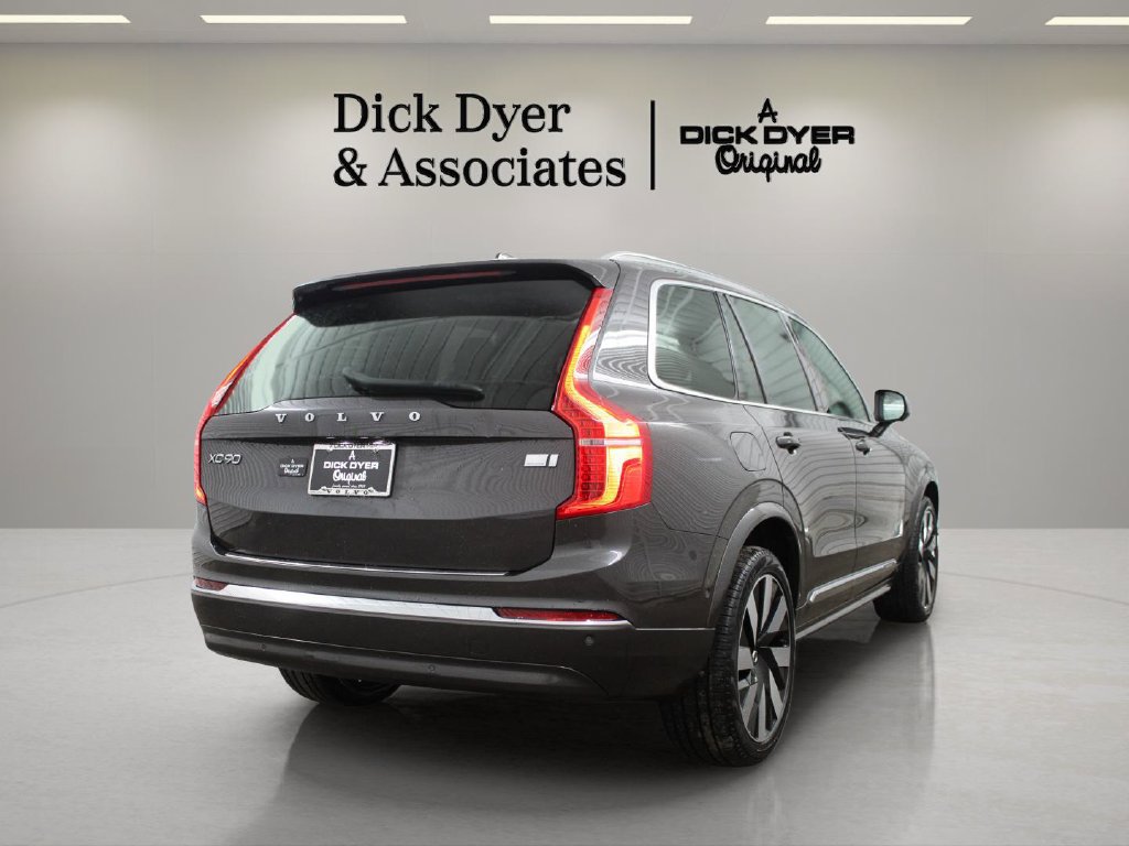 Used 2023 Volvo XC90 T8 Ultimate w/ Protection Package Premier AWD/4WD image 11