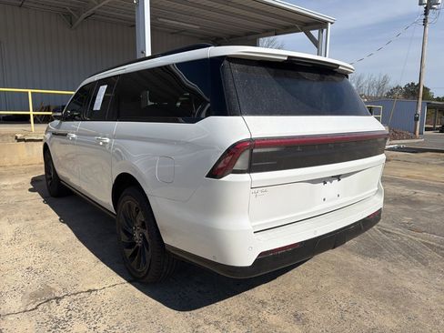 Used 2025 Lincoln Navigator L Reserve w/ Jet Appearance Package image 7