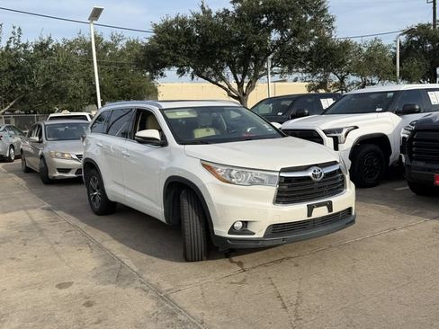 Used 2016 Toyota Highlander XLE FWD image 3