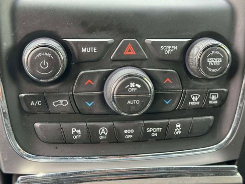 Used 2021 Jeep Grand Cherokee Laredo AWD/4WD image 21
