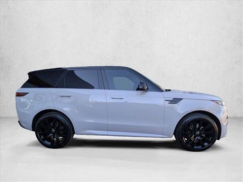 Used 2025 Land Rover Range Rover Sport Dynamic SE image 4