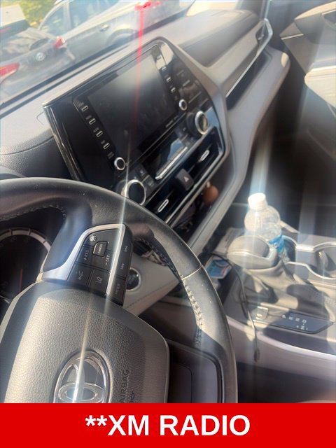 Used 2022 Toyota Highlander LE AWD/4WD image 5