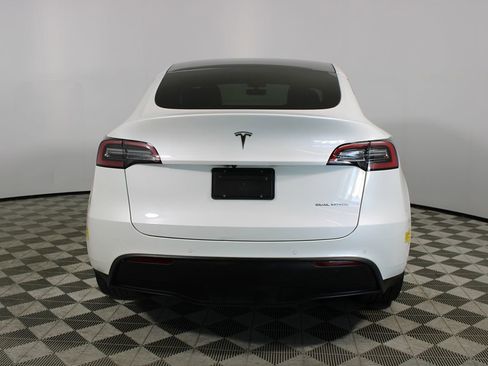 Used 2021 Tesla Model Y Long Range image 27