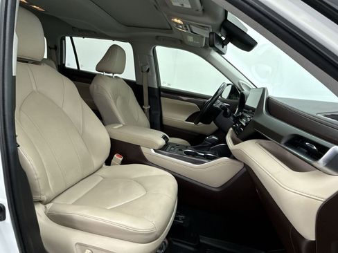 Used 2020 Toyota Highlander Limited image 15
