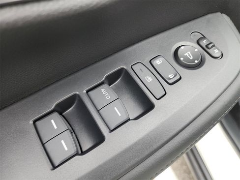 New 2026 Honda HR-V LX image 28