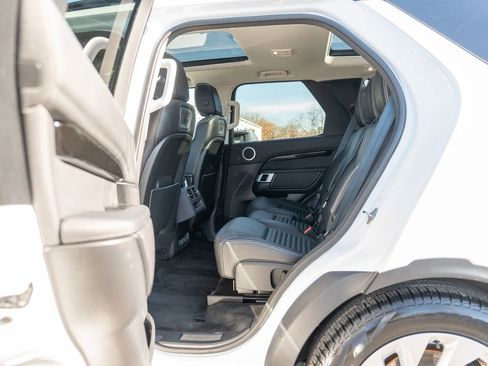 Certified 2022 Land Rover Discovery S image 34