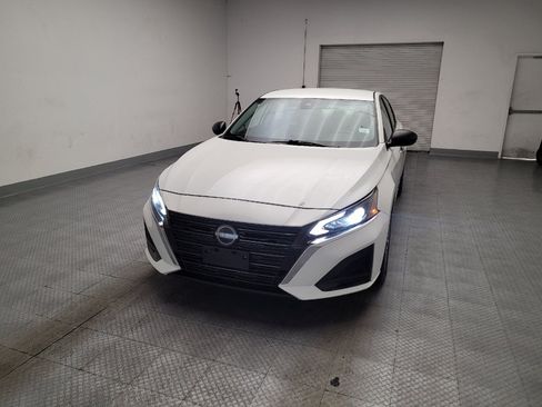 Used 2024 Nissan Altima 2.5 SV FWD image 15