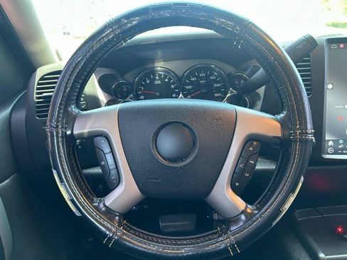 Used 2007 Chevrolet Silverado 1500 LT w/ 2LT Audio Package AWD/4WD image 12