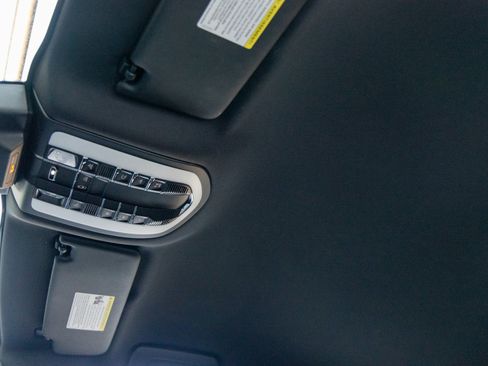 Certified 2024 Porsche Macan image 28