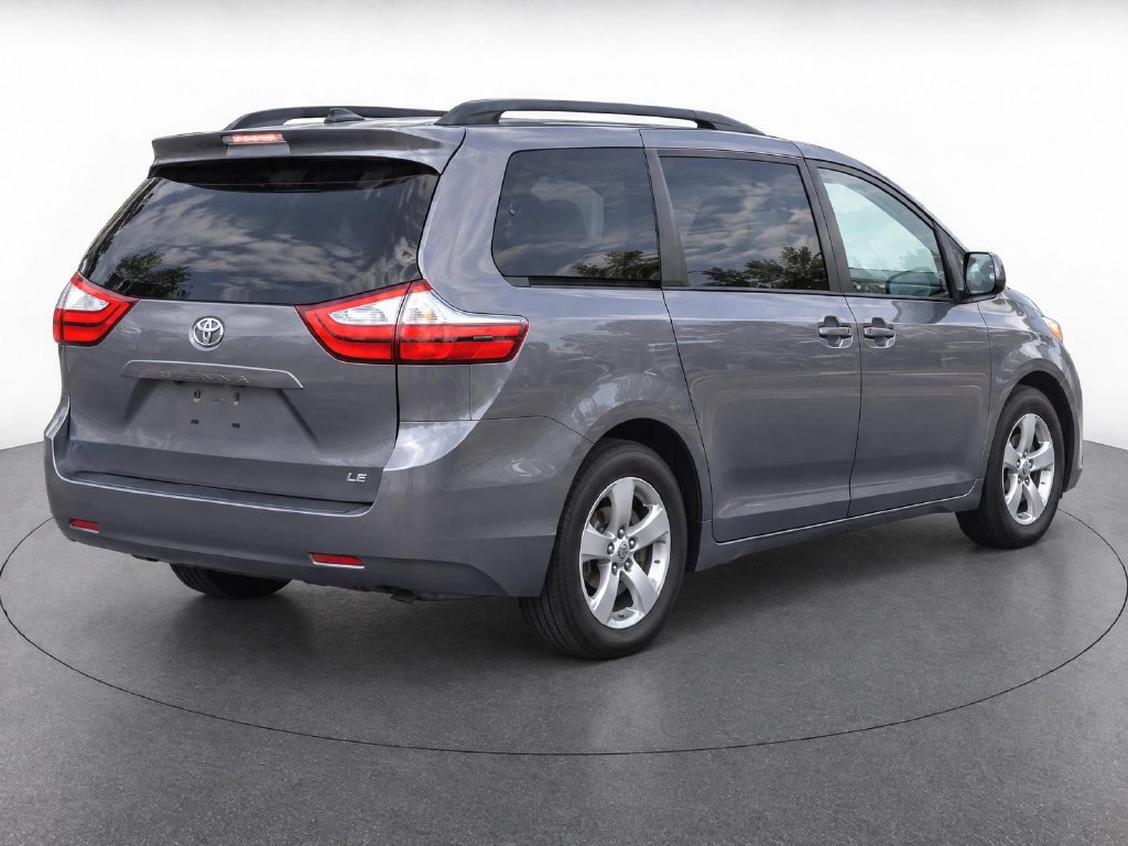 Used 2015 Toyota Sienna LE FWD image 5