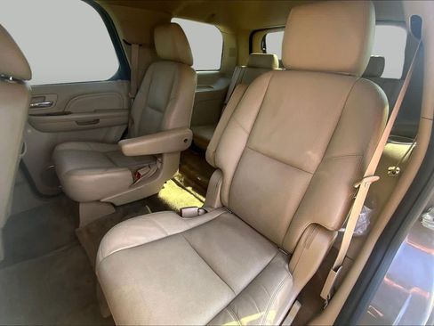 Used 2014 Cadillac Escalade Luxury RWD image 18