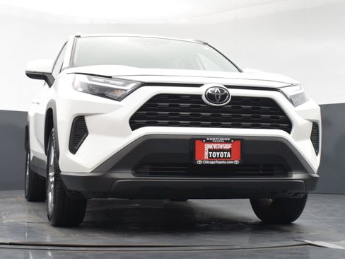 Used 2025 Toyota RAV4 XLE AWD/4WD image 28