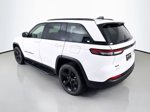 Used 2025 Jeep Grand Cherokee Limited w/ Luxury Tech Group II image 5