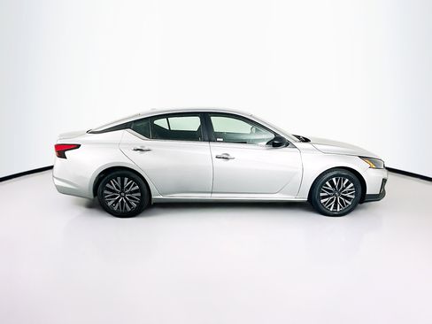 Used 2024 Nissan Altima 2.5 SV image 10