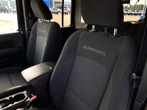 Used 2023 Jeep Wrangler Unlimited Sahara image 12