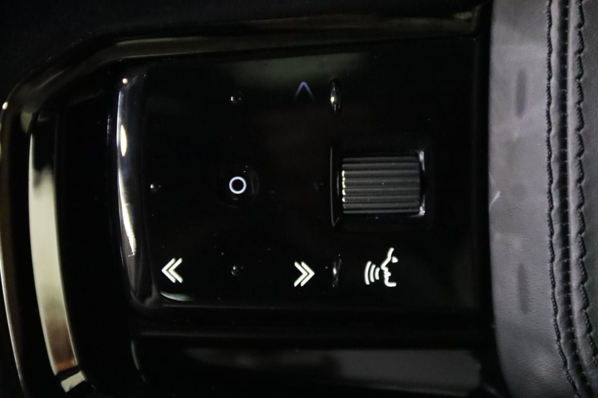 Used 2025 Land Rover Range Rover Velar Dynamic SE AWD/4WD image 15