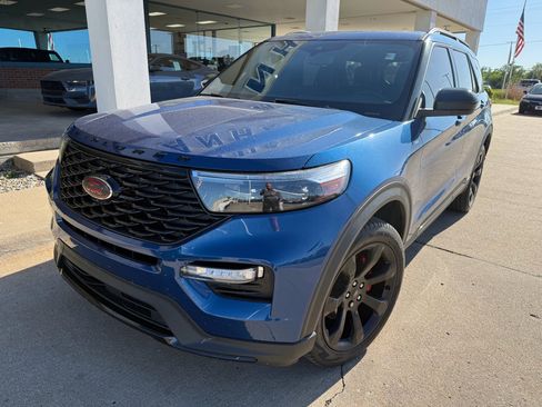 Used 2023 Ford Explorer ST-Line w/ Class IV Trailer Tow Package AWD/4WD image 4