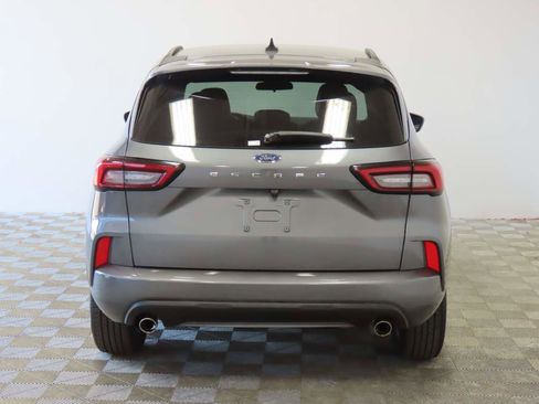 Used 2024 Ford Escape ST-Line w/ Cold Weather Package FWD image 4