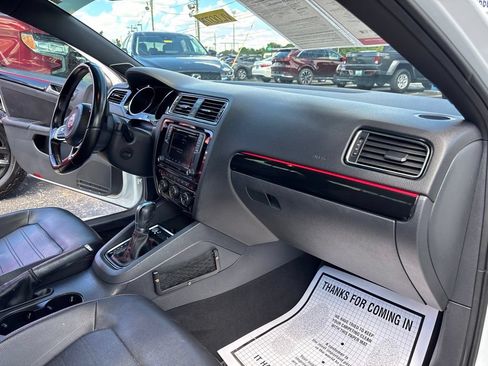 Used 2017 Volkswagen Jetta GLI FWD image 37