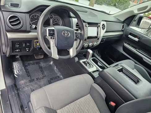 Used 2014 Toyota Tundra SR5 w/ SR5 Upgrade Package AWD/4WD image 8