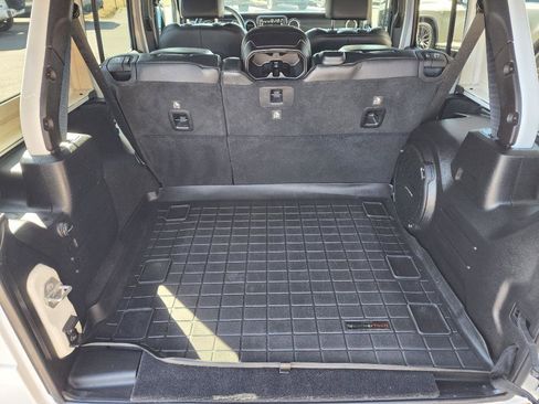 Used 2018 Jeep Wrangler Unlimited Sahara image 5