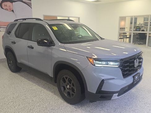 Used 2025 Honda Pilot TrailSport image 20