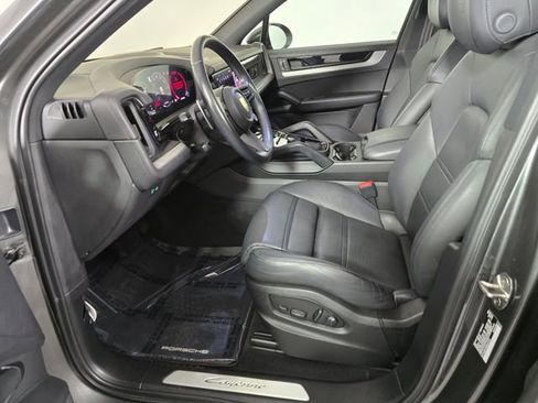 Used 2024 Porsche Cayenne image 22